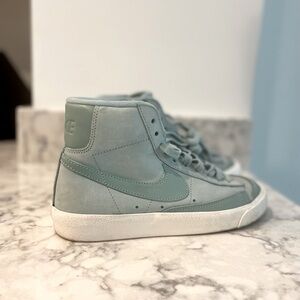 Nike Blazer Mid “Mineral” sneakers 
Women’s US 6.5

Worn 3 times, no scratches.